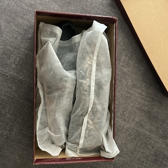 Black loafers with gold design - Picture 3 of 3